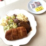 Oufu Katei Ryori Bandoru - B午餐（豬排與漢堡排，附麵包或白飯）@100