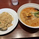 斗理 - ランチセット(焼き飯＋タンタンメン)