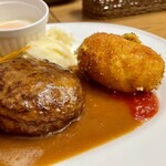 ユキオントコ - ハンバーグ、カニとエビのクリームコロッケ