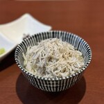 酒肴場 屯 - 釜揚げしらすたっぷり