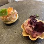 Restaurant Laplace - アミューズ② サーモン、サワークリーム、ライム　　　　　　　　　　　　　　　アミューズ③ 錦爽鶏ささみ、ビーツ