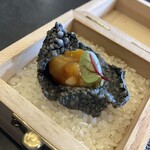 Restaurant Laplace - アミューズ⑤ 甘海老のマリネ、竹墨煎餅の器にて