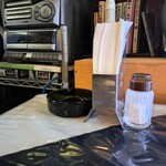 ル・レガル - 誰も使っていませんが灰皿ありました