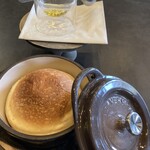 Restaurant Laplace - 【パン】
      　バーミキュラの器で焼いたパンを
      　そのままテーブルへ…
      　いつまでもパンが温かいので
      　美味しさが持続しました‼️