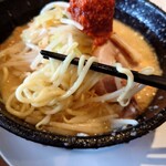 吉相 - 細麺がスープに馴染んでます