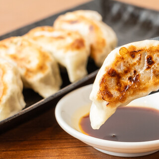 こだわりの手作り餃子が自慢！本格中華から和食まで楽しむ