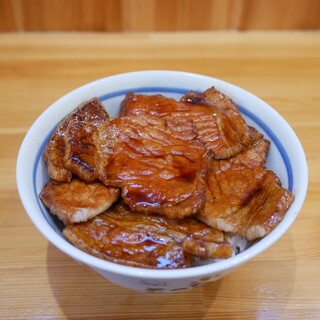 ぶた丼のとん田_1