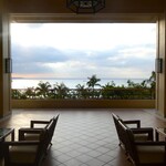 ザ・ブセナテラス - ロビーから見える海