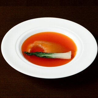 Hotel Okura's authentic Chinese cuisine uses carefully selected ingredients such as abalone and shark fin.