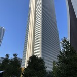 モンスナック 新宿野村ビル店 - 野村ビル外観。新宿の高層ビル群はいつ見ても圧倒されます。