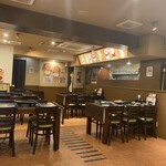 Tonton Teji - とん豚テジ　お店の内観　朝までやってますが
                        
                        6時半だとまだそれほど入ってなくてガラガラ