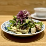 洋食 おがた - 付け合わせのサラダ