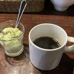 Le Sept chez IINA - 最後の最後は「ピスタチオ入りの抹茶アイス」と「珈琲」で、 終わりよければすべてよし、、、満足した次第です。