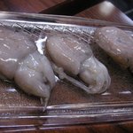 鮨大吉 - （2009/8）調理前の新イカを見せていただきました。小さい～。