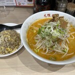 札幌本舗 - 味噌ラーメン＋半チャーハン