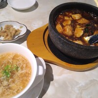 桂花苑 - 麻婆豆腐御飯と、スープ