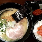 久留米ラーメン 三代目よかろうもん - 