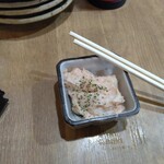 上六産直市場 - お通し、サトイモと明太子和え