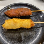 八幡屋 - 串カツ　味噌と塩コショウ