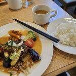 榎本ハンバーグ研究所 - 彩り野菜ときのこの和風ハンバーグランチ