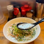 麺場　鶏源 - クリーミーな濃厚鶏白湯スープ