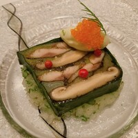 レザンファン ギャテ - 秋刀魚と椎茸、焼き葱の小さなテリーヌ 玉葱とグリーンペーパーのヴィネグレットソース