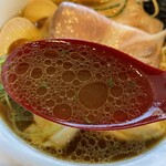 らぁ麺花萌葱 - 濃いめの醤油スープ