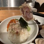 Yaki Hamaguriru - 黄味醤油で頂く海鮮丼