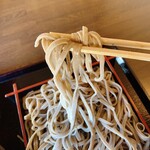 武双庵 - 鬼怒川べりで自家栽培した蕎麦粉で打った鬼怒そば　幅広で歯応えがあります