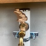Guri's Kitchen - カエルの蛇口の外水栓もありますので、ワンちゃんの給水ポイントや足洗場所としてご利用ください。