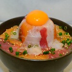 100 Shoku Kaisen Don Hyaku Kairi - 太陽海鮮丼