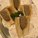 イノダコーヒ - ハンバーグサンド１２３０円。トーストされたパンと、マルシンハンバーグを上品にした味わいのハンバーグがピッタリで、とても美味しかったです。