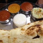 本格的インド・ネパール料理 シバ - ３種のカレーセット