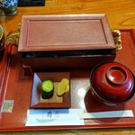 舟屋 - 2022年12月　はみだし重　ふたオープンまえ