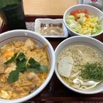 なか卯 - ♪親子丼+はいからうどん＆サラダセット￥790