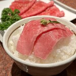 響亭 - トモサンカクのユッケ ご飯のっけ