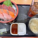 でか盛り海鮮問屋 - 料理写真: