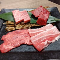 近江うし焼肉 にくTATSU 渋谷店 - 塩もの　サーロイン、コモモ、上タン塩、火の本豚バラ