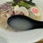 らぁ麺 ななみ - はまぐり旨みが凝縮したスープは、貝出汁ならではの苦味もしっかりで体に良さそうな味わい