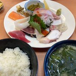 活魚料理 びんび家 - 刺し盛定食2,000円