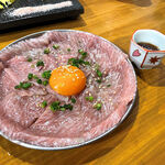 さかながはねて - 本まぐろシルクユッケ（税別 1,800円）