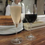 ビオバル弘前 - スパークリングと赤ワインをグラスで