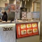 Taiwan Karaage Yokohama Zaji Pai - 店カウンター(2022年撮影)