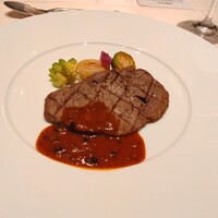 ジュピター - フィレを叩いて薄くのばしているそうです。黒胡椒のソースがあう