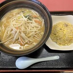 Chuuka Menkui - 味噌ラーメンと半チャーハンのセット