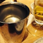 日本酒バル さわら - 熱燗。