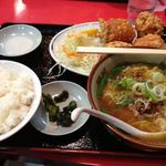 中国料理 四川 - サービス定食　からあげ+台湾ラーメン+ライス(1000円）