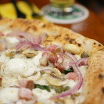 ピッツェリア ダ・アオキ タッポスト - イタリア産パンチャッタのピッツァのアップ