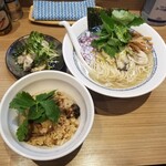 Rock’anDo - 牡蠣煮干ゆずみつば＋牡蠣炊き込みご飯＋生牡蠣