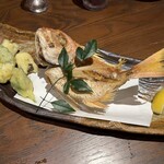 ガジュマルの樹の下で - 